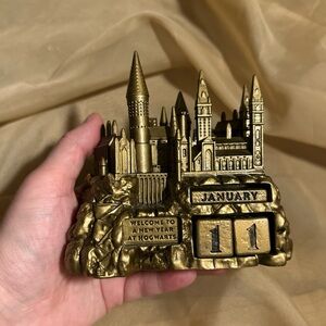 Hallmark Harry Potter Hogwarts Castle Month/Day Calendar